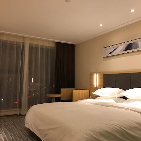 See U Select Hotel Ухань Экстерьер фото