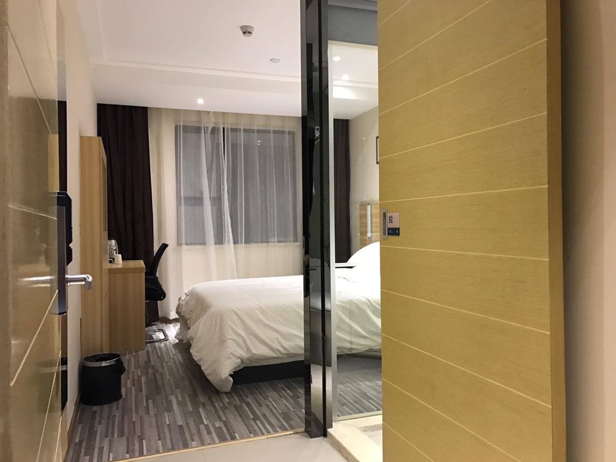 See U Select Hotel Ухань Экстерьер фото