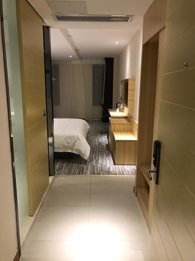 See U Select Hotel Ухань Экстерьер фото