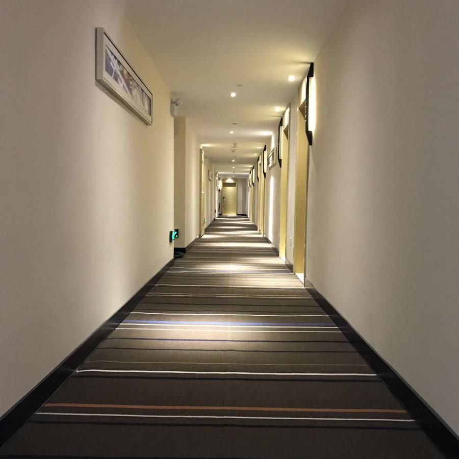 See U Select Hotel Ухань Экстерьер фото