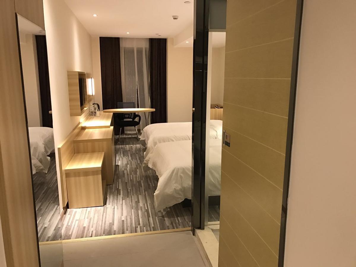 See U Select Hotel Ухань Экстерьер фото
