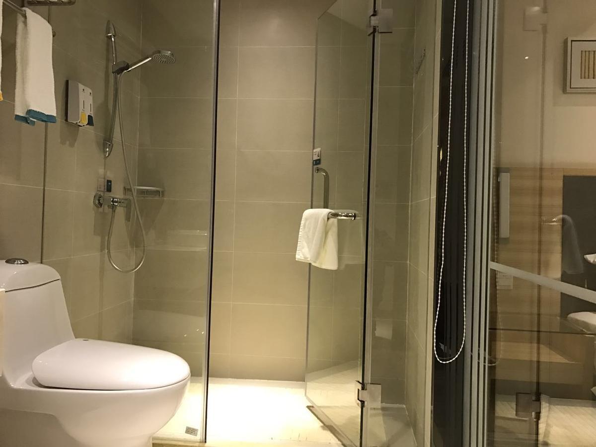 See U Select Hotel Ухань Экстерьер фото
