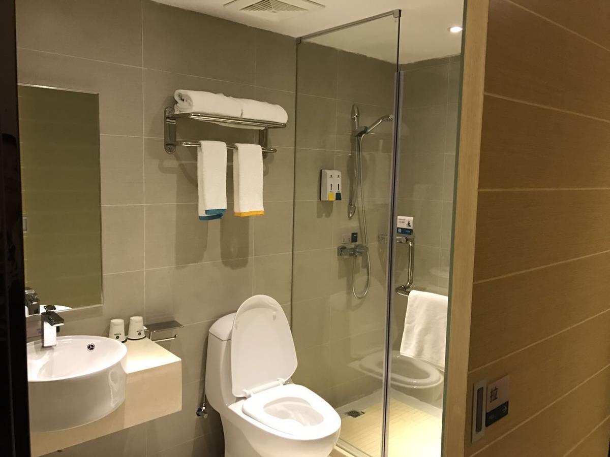 See U Select Hotel Ухань Экстерьер фото