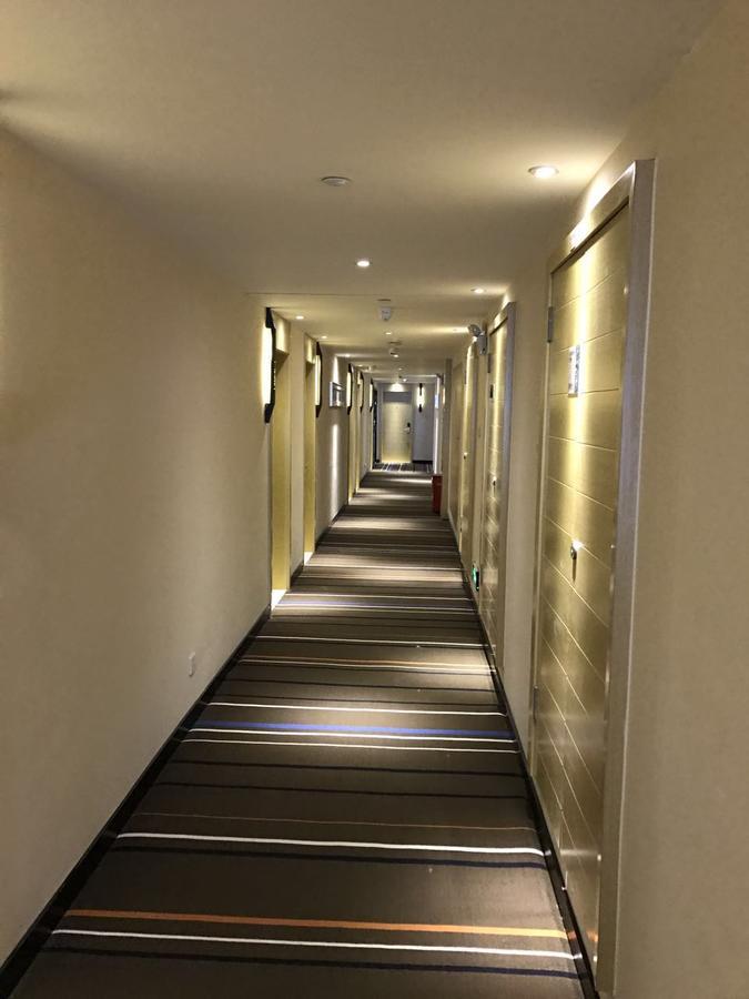 See U Select Hotel Ухань Экстерьер фото