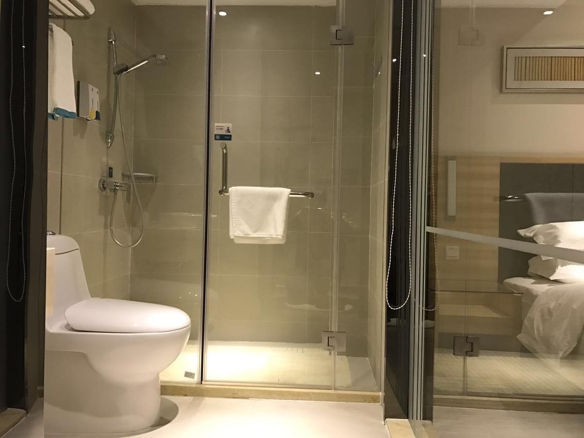 See U Select Hotel Ухань Экстерьер фото