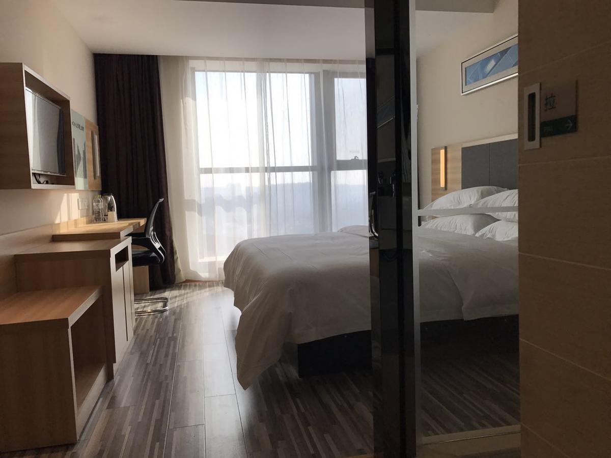 See U Select Hotel Ухань Экстерьер фото
